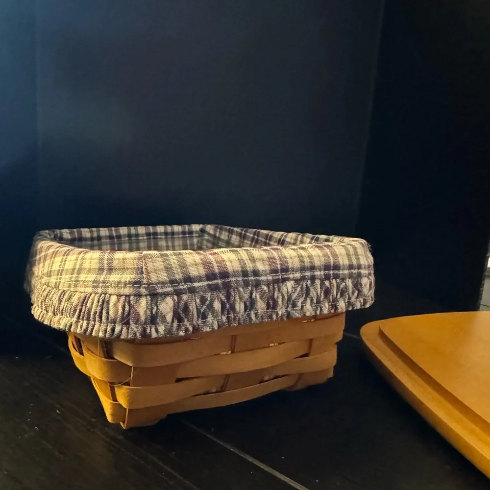 Longaberger Notepad Basket with Wooden Lid – A Touch of Timeless Farmhouse Charm - Picture 2 of 5